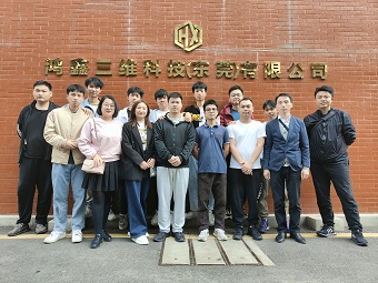 3D打印學(xué)生在鴻鑫三維科技（東莞）有限公司實(shí)習(xí).jpg